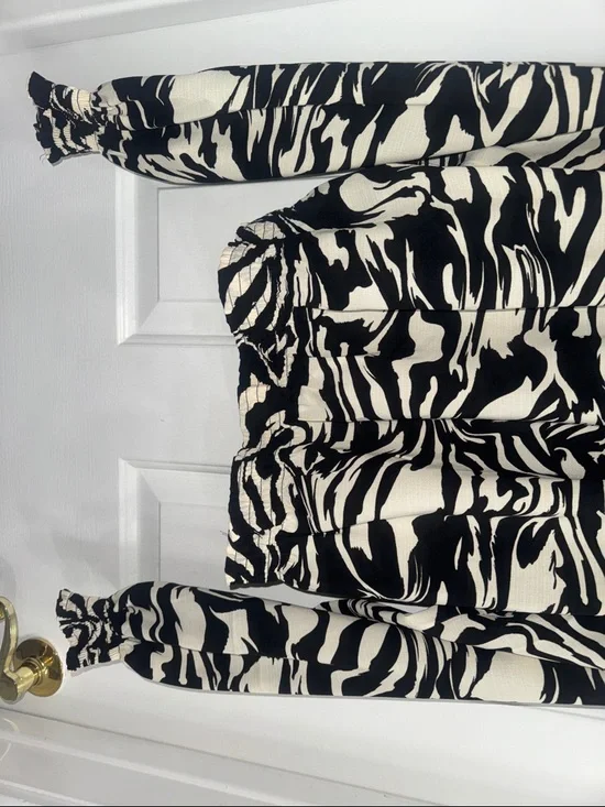 H&M Black and White Zebra-Print Long Sleeve Blouse - Picture 3 of 8